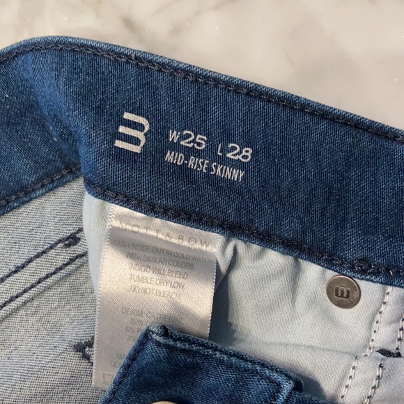 Mott & Bow jeans. Mid rise skinny. 25x28. - Picture 8 of 11